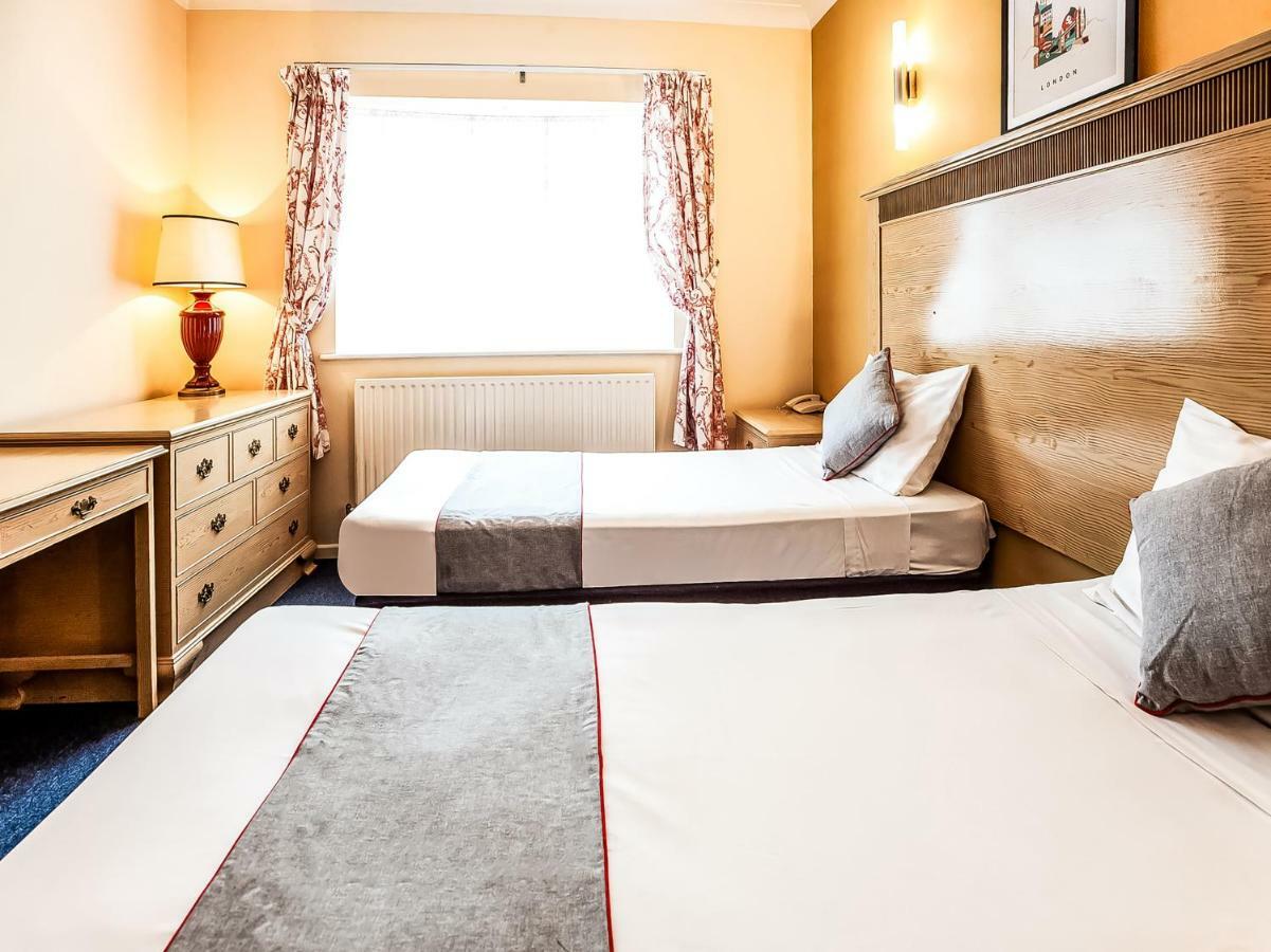 Oyo Osterley Park 3* Isleworth